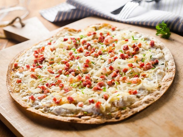 La pizza «canadienne» est l'un des mets traditionnels Canadiens.