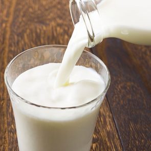 Combien y a-t-il de calcium dans un verre de lait?