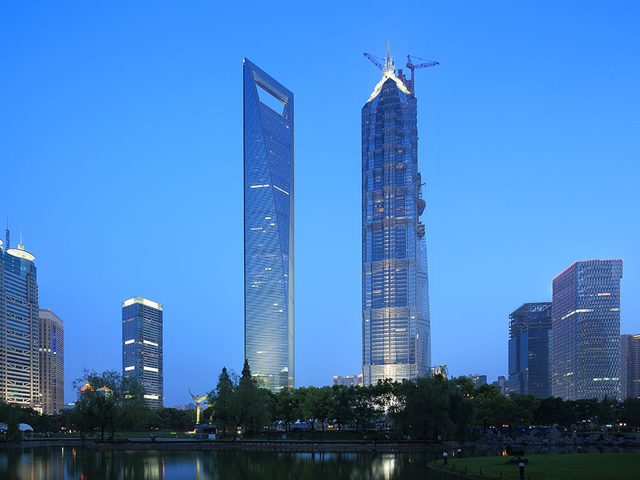 Le Centre mondial des finances de Shanghai est l'un des plus hauts gratte-ciels du monde .