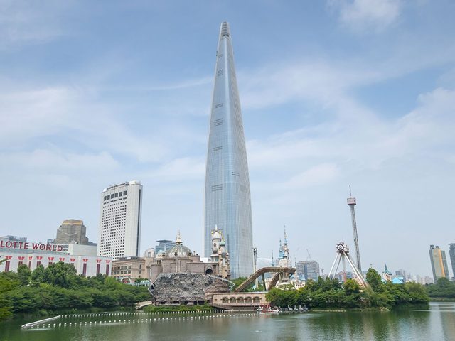 La Lotte World Tower  Soul est l'un des plus hauts gratte-ciels du monde .