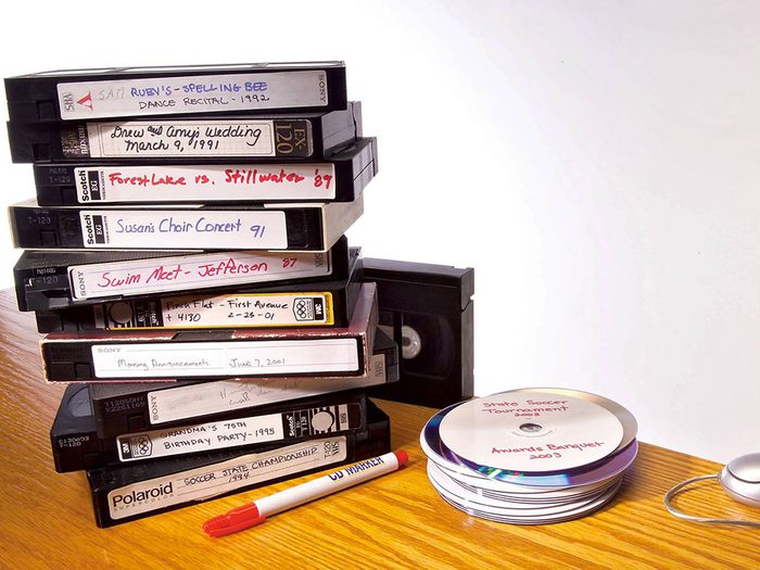 Tout le monde avait des cassettes VHS et des DVDs dans sa maison dans les années 1990.