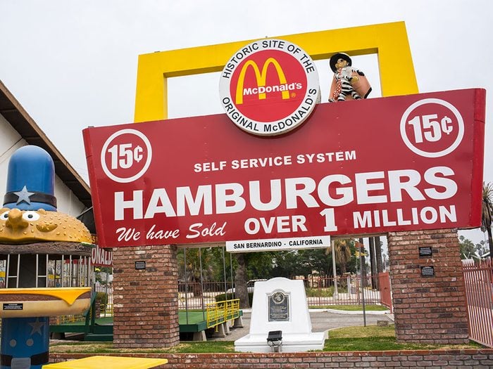L'histoire de McDonald's a commencé dans un restaurant de grillades.