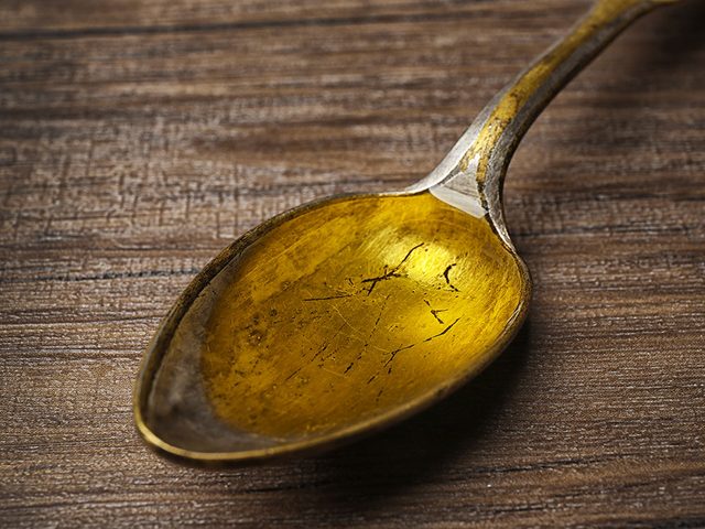 Essayez l'huile de foie de morue comme remde de grand-mre contre les troubles de la vue.