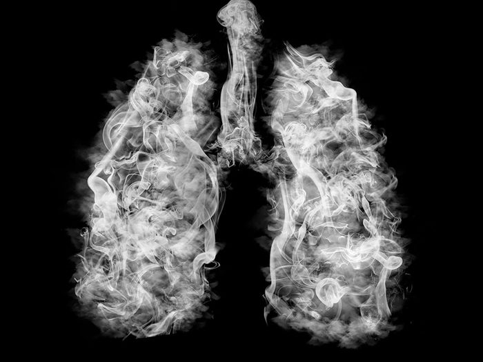 Le vapotage a des effets dévastateurs pour les poumons.