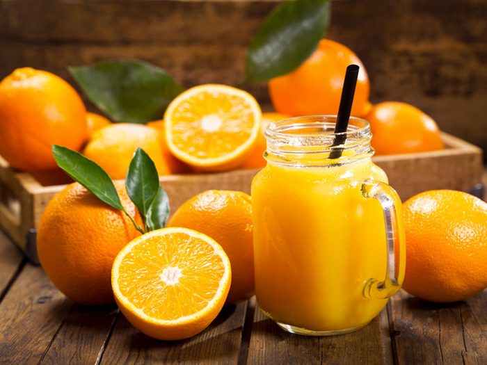 Le jus d’orange pur fruit est, bien sûr, végétalien. Mais attention à sa version enrichie.