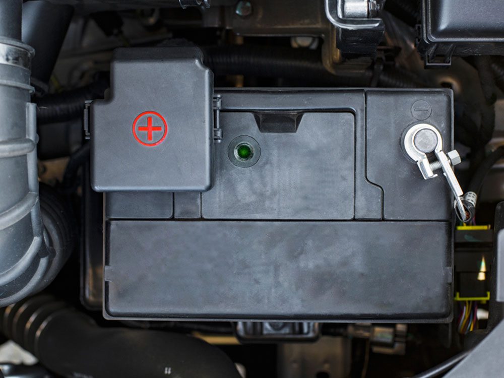 Si votre voiture ne démarre pas, c'est peut-être que votre batterie est à plat.