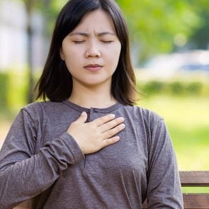 Des respirations rapides et peu profondes peuvent être l’un des symptômes de l’asthme.