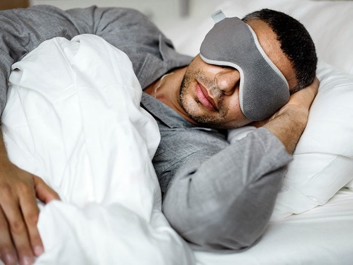 Les astronautes ne peuvent pas dormir sans un masque sur les yeux.