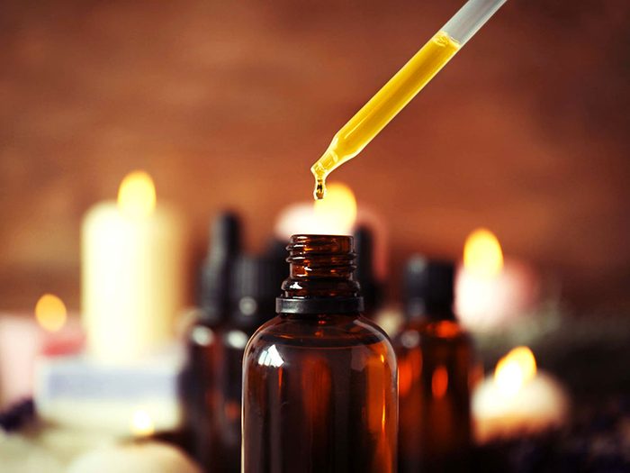 Des recettes d’huiles essentielles pour combattre l’acné.