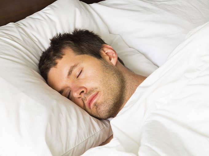Les massothérapeutes peuvent vous conseiller de changer d'oreiller.
