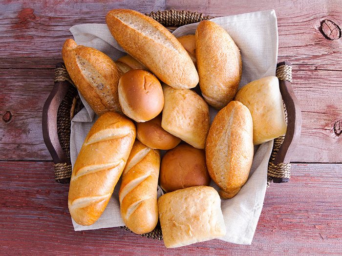Ne pas manger le pain dans la corbeille de pain multi-usage...