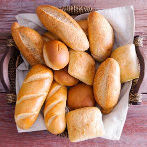 Ne pas manger le pain dans la corbeille de pain multi-usage...