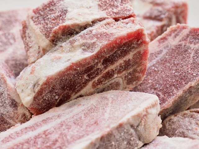 Ne pas manger les viandes brles par une longue conglation.