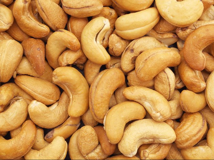 Manger plus de noix est bon pour la santé des os.