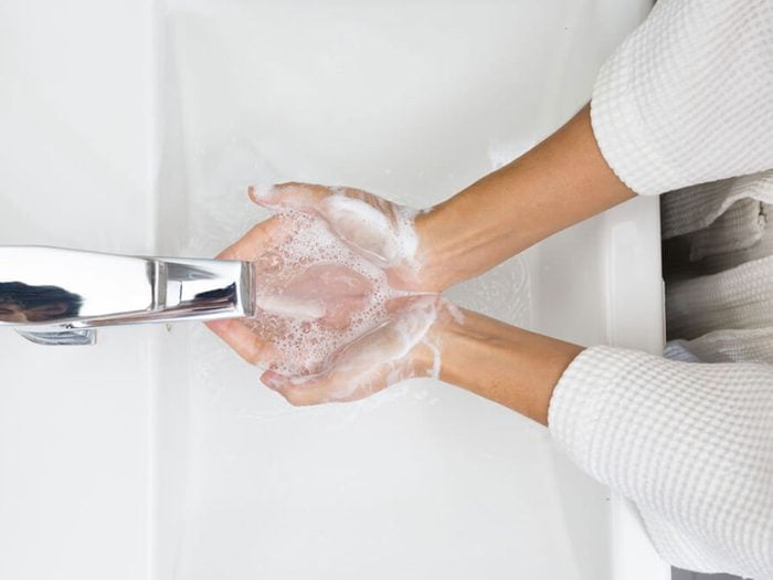 À quelle fréquence devriez-vous vous laver les mains?