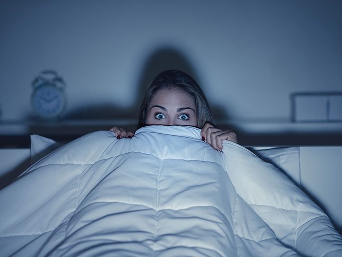 Ces 7 choses se produisent dans votre corps quand vous regardez un film d’horreur.