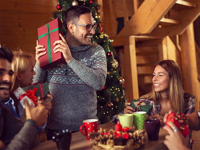 Organiser un échange de cadeaux sensé pour passer un Noël zéro déchet.