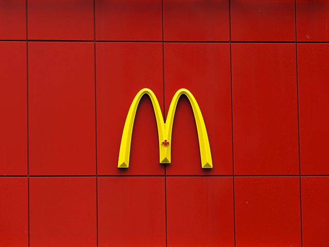 McDonald's a t poursuivi pour des publicits pour les Joyeux festins taient dlibrment places  la hauteur des yeux des enfants.