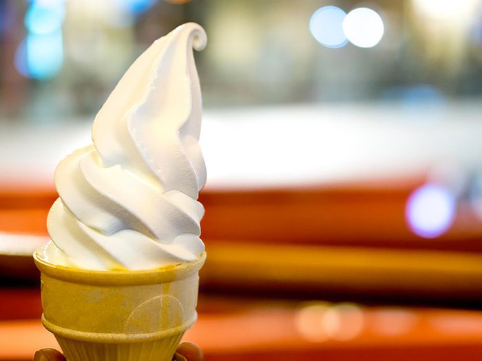 En restauration rapide, la crème glacée commence à fondre avant qu’on vous la tende.