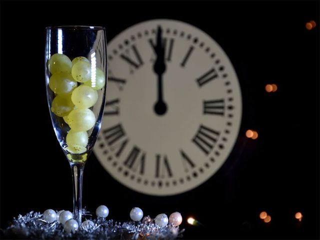Temps des ftes: en Espagne, une tradition du Nouvel An pour la bonne chance durant lanne tourne autour des raisins.
