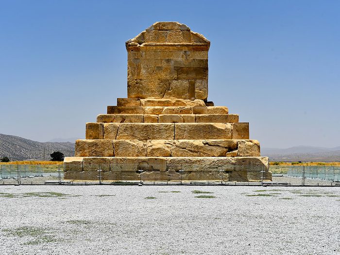 Le mausolée de Cyrus est l'un des plus vieux bâtiments du monde.