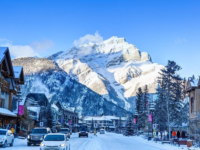 Banff au Canada est l'une des 13 villes dans le monde qui sont magnifiques sous la neige.