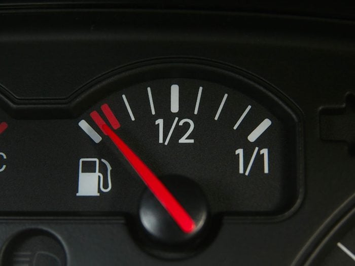 Entretien automobile: ne pas rouler presque jusqu’à tomber en panne d’essence.