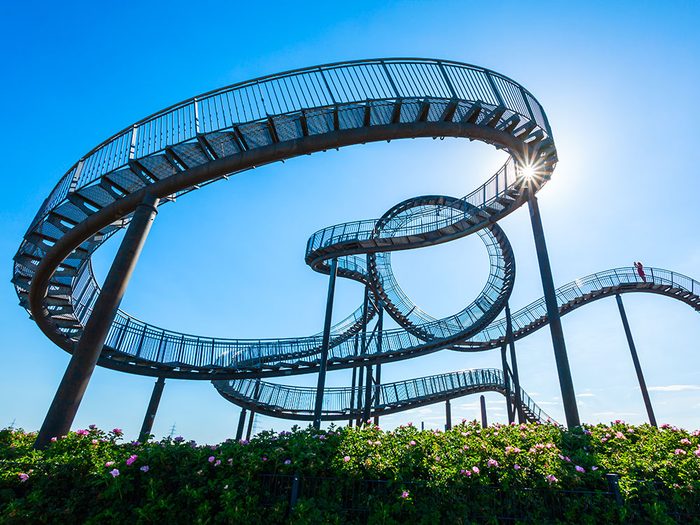 Tiger & Turtle - Magic Mountain en Allemagne, est un ensemble d’escaliers vertigineux formant des montagnes russes.
