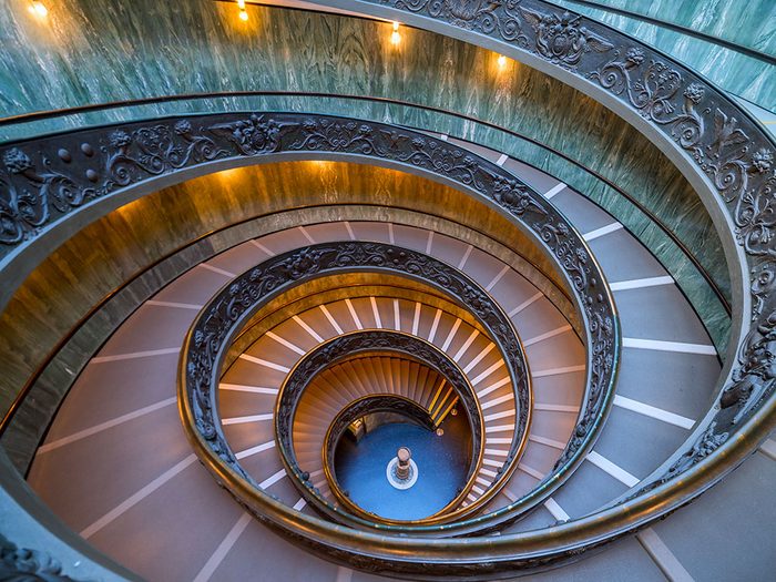 L’escalier vertigineux à double hélice, où on ne se croise jamais, fait le bonheur des visiteurs du musée du Vatican. 
