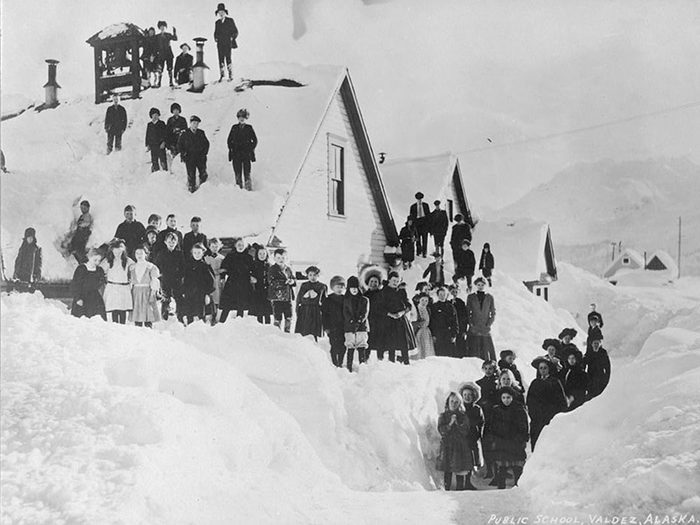 Photos historiques: Une photo historique d'une école qui ne fermait pas à cause de la neige.