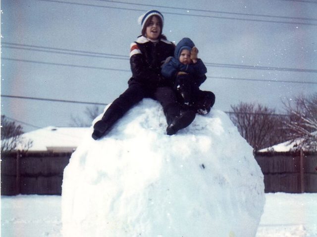 Photos historiques: Une photo historique d'une boule de neige gante.