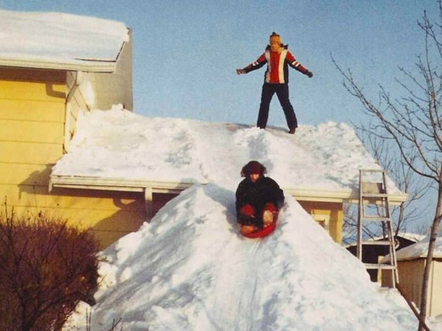 Photos historiques: Une photo historique d'un tas de neige plutt haut!