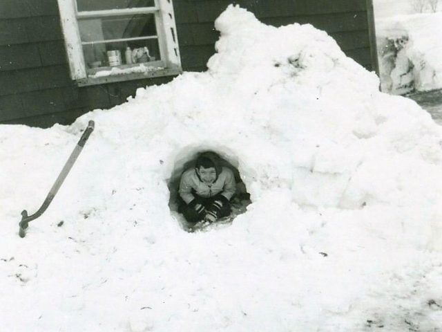 Photos historiques: Une photo historique d'un tunnel de neige.