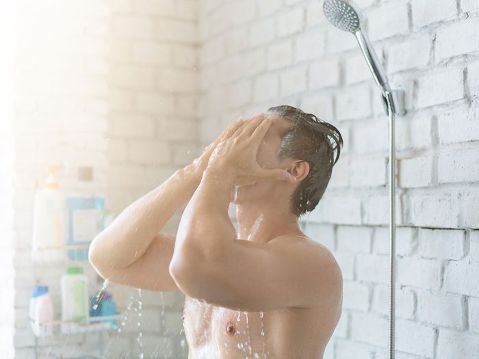 Vous prenez des douches beaucoup trop chaudes et cela joue sur le vieillissement accéléré de votre corps en hiver.