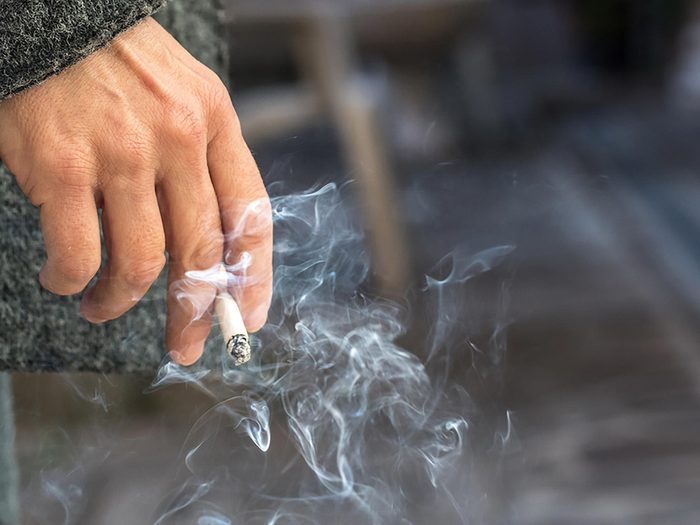 Les mythes sur le cancer: fumer affecte la maladie