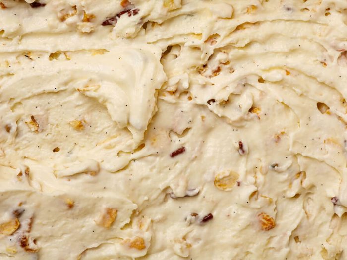 La crème glacée aux pacanes au beurre fait partie des aliments mauvais pour la santé.