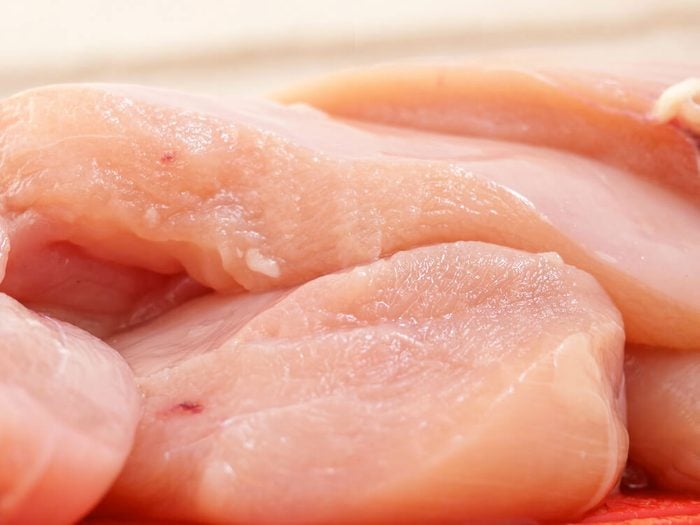 Les poitrines de poulet prégrillées font partie des aliments mauvais pour la santé.