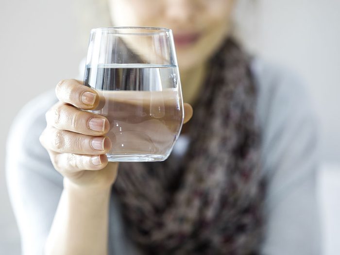 Le guide alimentaire canadien suggère de faire de l’eau votre boisson de choix, mais pas forcément l'eau gazeuse.