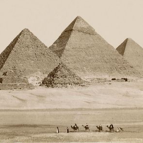 Les mystères des grandes pyramides d'Égypte.