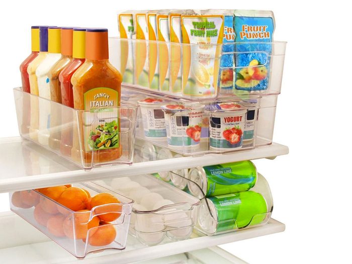 Des contenants empilables pour le réfrigérateur/congélateur pour organiser sa cuisine.