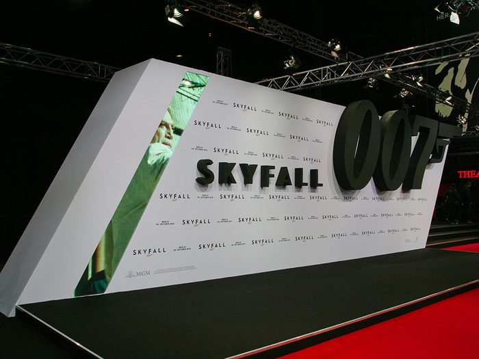 En comptant Skyfall, il existe 23 films de James Bond.