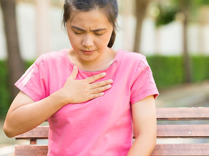 Le reflux gastro-œsophagien pathologique peut impliquer des brûlures d'estomac.