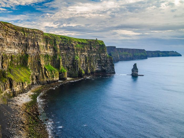 Les falaises de Moher en Irlande font partie des destinations touristiques les plus dangereuses du monde.