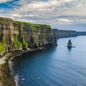 Les falaises de Moher en Irlande font partie des destinations touristiques les plus dangereuses du monde.