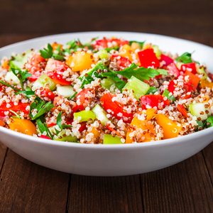 Salade santé aux légumes et quinoa