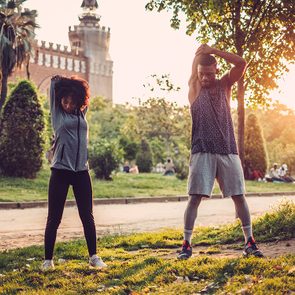 Sport en couple: l’exercice a de nombreux avantages pour la santé, et peut également améliorer les liens et l’attirance mutuelle entre les gens.