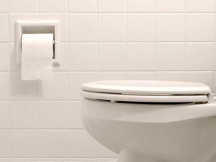 La diarrhée fait partie des symptômes du COVID-19.