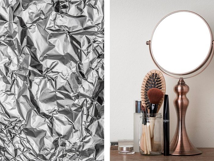 Cacher les taches d'usure dans les miroirs avec du papier aluminium.