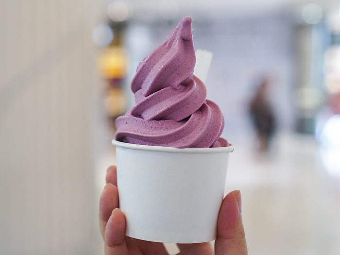 Manger de la crème glacée dans un centre commercial est l'une des choses du quotidien que nous ne tiendrons jamais plus pour acquises.