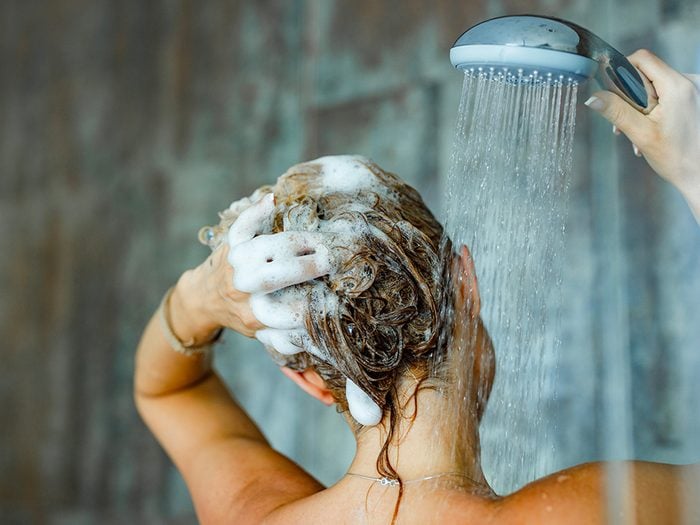 Se laver les cheveux quotidiennement est l'une des choses du quotidien que nous ne tiendrons jamais plus pour acquises.